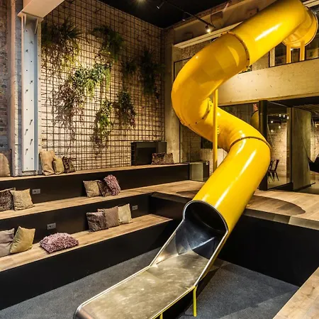 Upstairs فندق