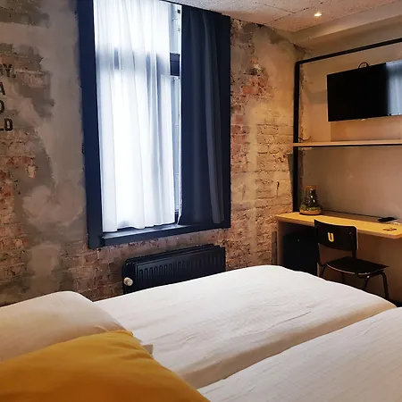Upstairs Otel