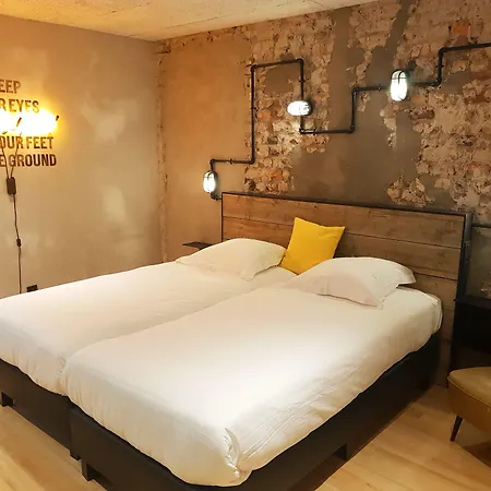 Upstairs Otel 3*