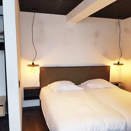 Upstairs Otel