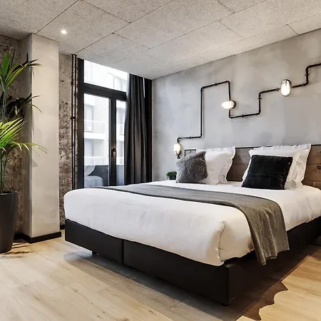 Upstairs فندق أوستيند