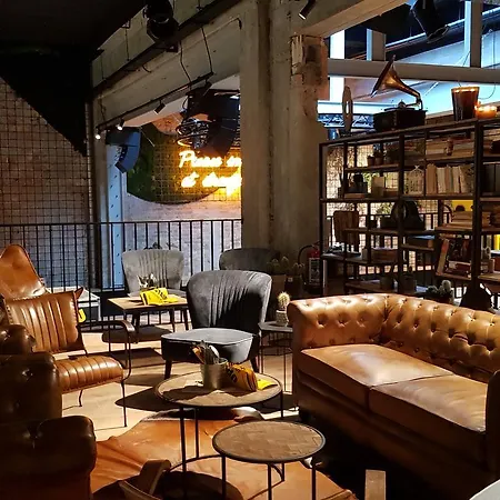 فندق Upstairs