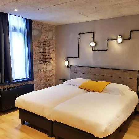 Upstairs أوستيند