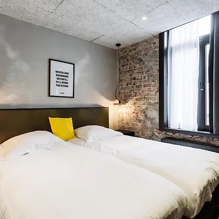Отель Upstairs 3*