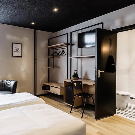 Upstairs Otel