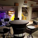 Отель Upstairs 3*