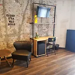 Отель Upstairs