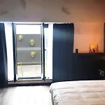 Upstairs Отель 3*