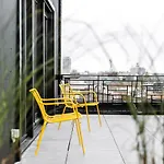Upstairs Отель 3*
