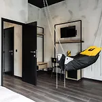 Upstairs Отель Остенде