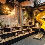 Отель Upstairs 3*